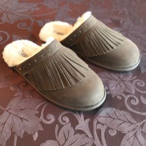 New UGG Fringed Slippers